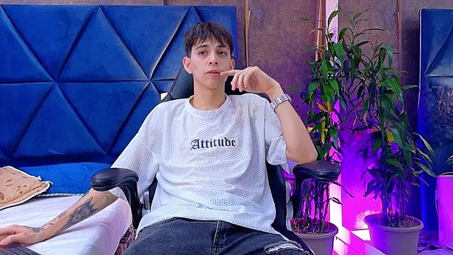 Lion Foster01 online show from February 4, 10:58 pm