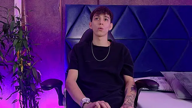 Lion Foster01 online show from February 10, 9:41 pm