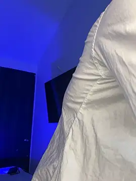 AaronCruz  online show from October 1, 3:45 am