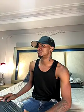 AaronCruz  online show from December 2, 9:21 pm