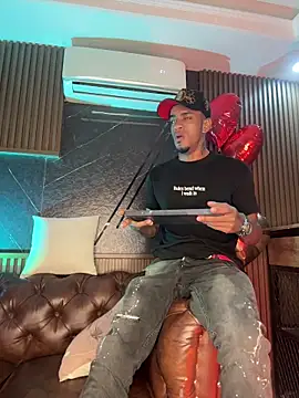 Snapshot of AaronCruz_ chatting on February 15, 4:42 am AaronCruz online show from February 15, 4:42 am