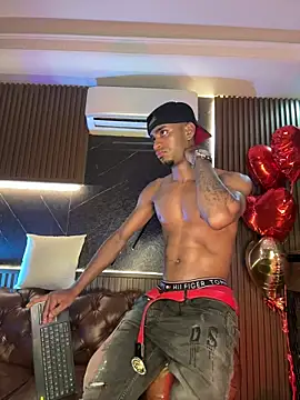 Snapshot of AaronCruz_ chatting on February 15, 1:20 pm AaronCruz online show from February 15, 1:20 pm