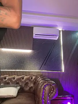 Snapshot of AaronCruz_ chatting on February 28, 9:16 pm AaronCruz online show from February 28, 9:16 pm