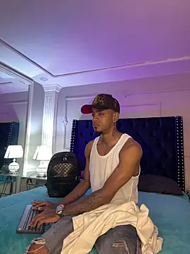 Snapshot of AaronCruz_ chatting on March 3, 12:17 am AaronCruz online show from March 3, 12:17 am