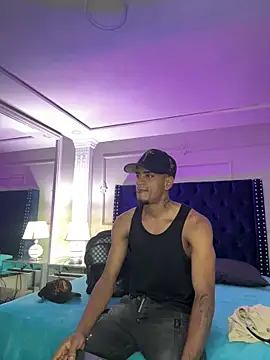 Snapshot of AaronCruz_ chatting on March 3, 10:59 pm AaronCruz online show from March 3, 10:59 pm