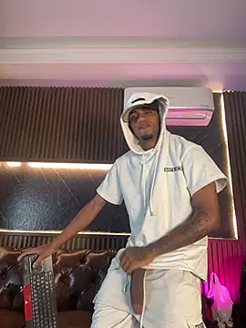 Snapshot of AaronCruz_ chatting on March 13, 2:45 pm AaronCruz online show from March 13, 2:45 pm