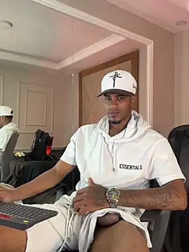 Snapshot of AaronCruz_ chatting on March 18, 10:46 pm AaronCruz online show from March 18, 10:46 pm