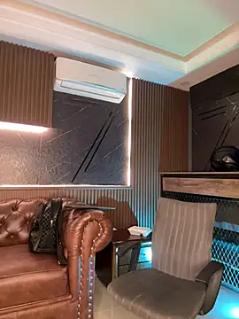 Snapshot of AaronCruz_ chatting on March 21, 10:46 pm AaronCruz online show from March 21, 10:46 pm