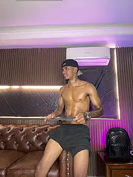 Snapshot of AaronCruz_ chatting on March 27, 4:51 pm AaronCruz online show from March 27, 4:51 pm