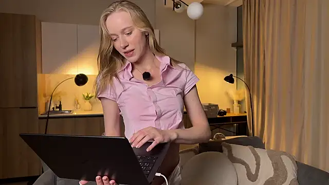 PollyAgata online show from June 9, 7:14 pm