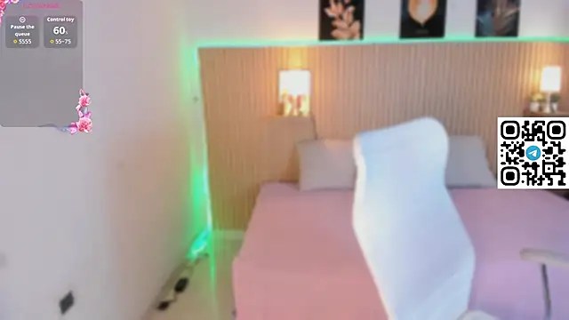 Snapshot of Harmony_Malkova chatting on October 11, 2:00 am Harmony Malkova online show from October 11, 2:00 am