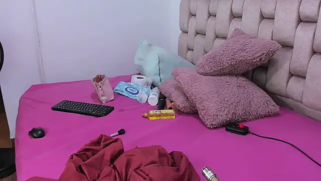 Snapshot of Roxy-Smith chatting on May 8, 10:48 pm Roxy-Smith online show from May 8, 10:48 pm