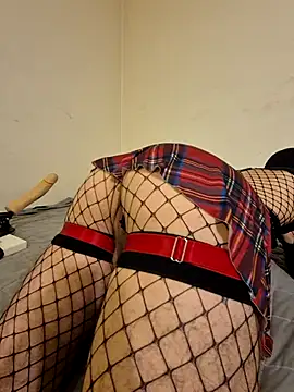 Snapshot of fox--3 chatting on February 8, 12:47 am fox--3 online show from February 8, 12:47 am