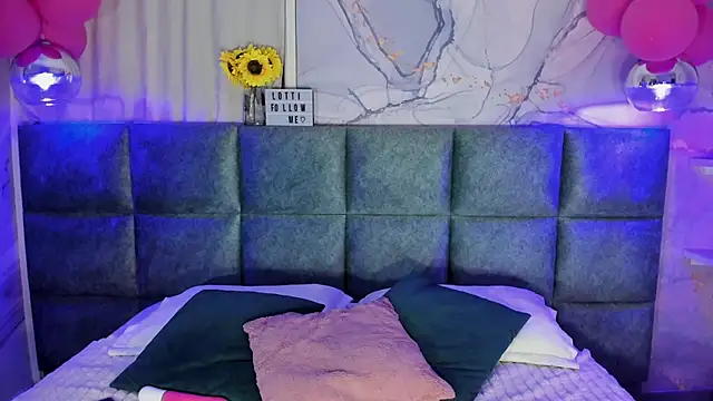 LottiCarter online show from September 25, 11:36 am