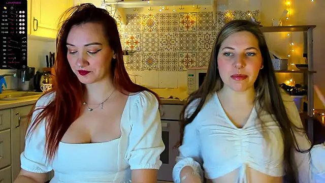 Snapshot of Annie_aww chatting on February 3, 8:35 pm Annie aww online show from February 3, 8:35 pm