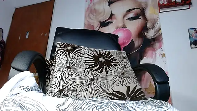Sexy-Favgirl online show from August 1, 8:13 am