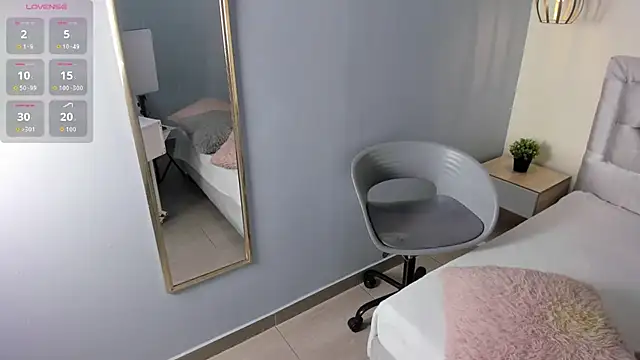 escarleth   online show from March 25, 1:50 pm