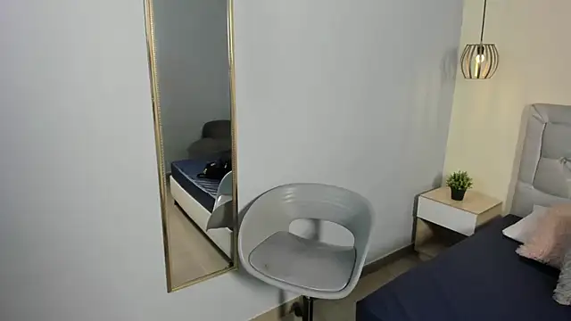escarleth   online show from June 8, 1:33 pm