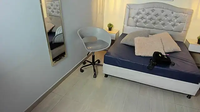 escarleth   online show from June 26, 1:59 pm