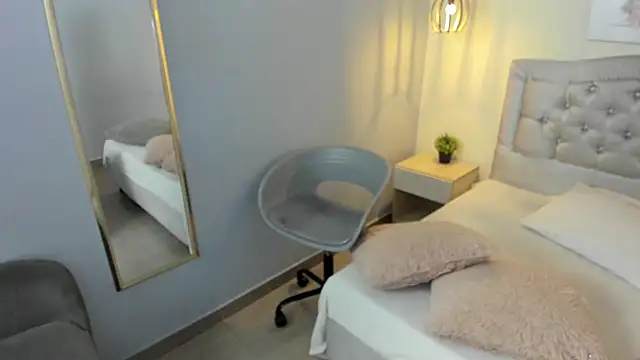 escarleth   online show from July 3, 2:45 pm