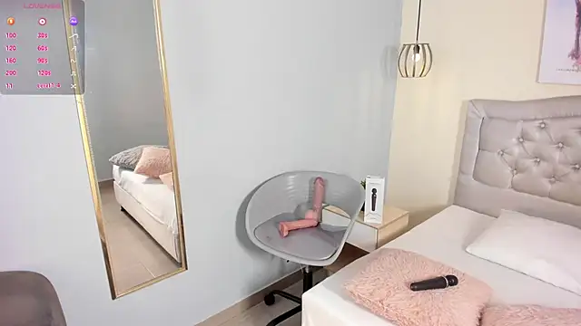 escarleth   online show from July 8, 1:37 pm