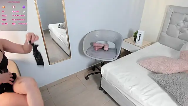 escarleth   online show from July 30, 2:27 pm