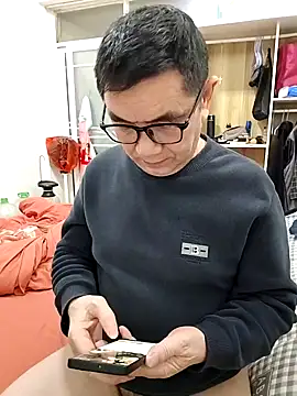 Snapshot of yjw6688 chatting on March 12, 12:11 pm yjw6688 online show from March 12, 12:11 pm