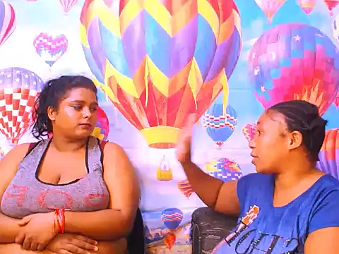 Snapshot of SexcGals chatting on December 15, 8:04 pm SexcGals online show from December 15, 8:04 pm