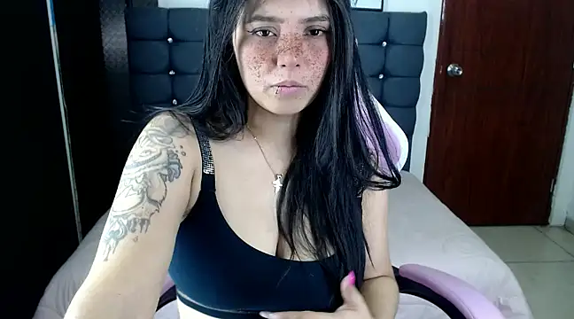 sarah moon2 online show from February 18, 2:59 pm