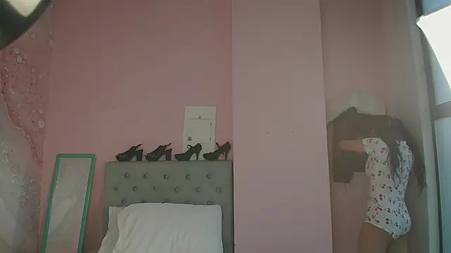 soyzarahtorres online show from January 12, 11:04 pm