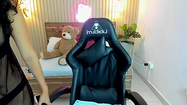 melody flowers online show from February 20, 12:15 pm