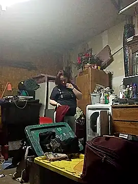 Snapshot of lilbishmiss chatting on October 22, 6:35 am lilbishmiss online show from October 22, 6:35 am