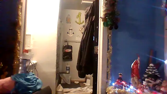 Snapshot of lilbishmiss chatting on December 23, 2:42 am lilbishmiss online show from December 23, 2:42 am