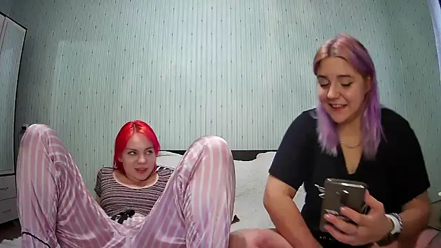ChrisGirls online show from December 5, 10:01 am