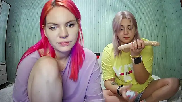 ChrisGirls online show from December 19, 2:46 pm