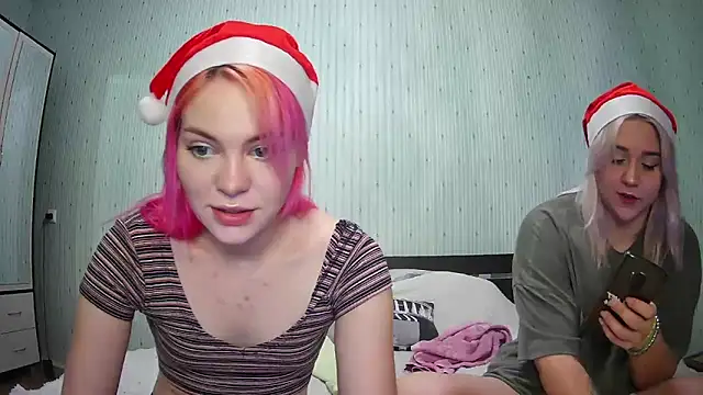 ChrisGirls online show from December 30, 10:21 am