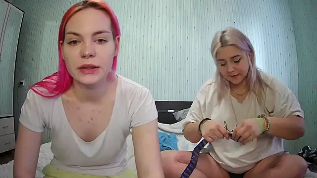 ChrisGirls online show from January 4, 11:11 am
