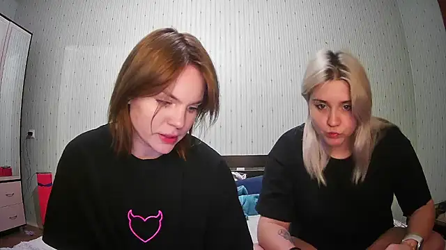 ChrisGirls online show from February 6, 5:09 pm
