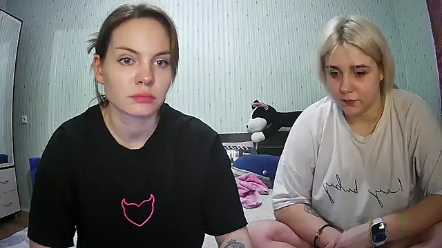 ChrisGirls online show from March 4, 3:04 pm