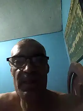 hugosafado333 online show from December 7, 6:43 am