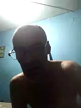 hugosafado333 online show from December 20, 5:25 am
