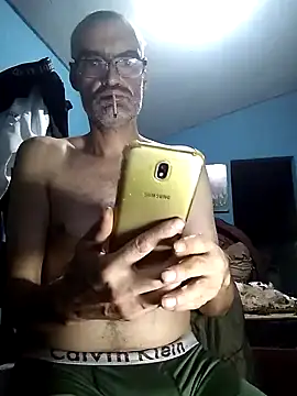 hugosafado333 online show from February 10, 5:58 am