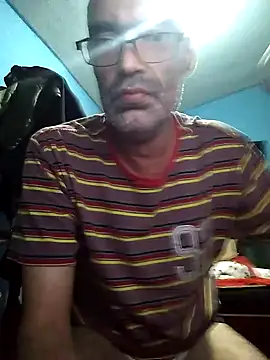 hugosafado333 online show from February 11, 5:37 am