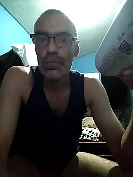 hugosafado333 online show from February 21, 4:07 am