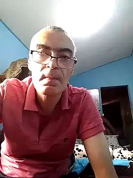 hugosafado333 online show from March 2, 4:32 pm