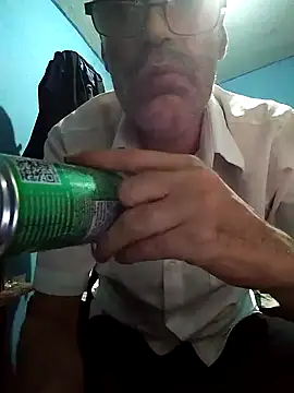hugosafado333 online show from March 8, 2:34 am