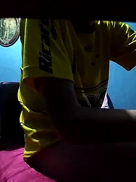 hugosafado333 online show from September 16, 3:18 am