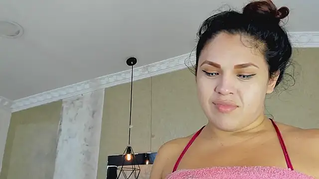 Snapshot of kimCosseyy chatting on February 22, 2:24 am kimCosseyy online show from February 22, 2:24 am