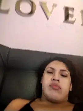 Snapshot of kimCosseyy chatting on March 22, 1:53 am kimCosseyy online show from March 22, 1:53 am