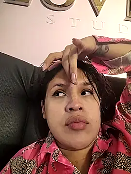 Snapshot of kimCosseyy chatting on March 26, 2:06 am kimCosseyy online show from March 26, 2:06 am